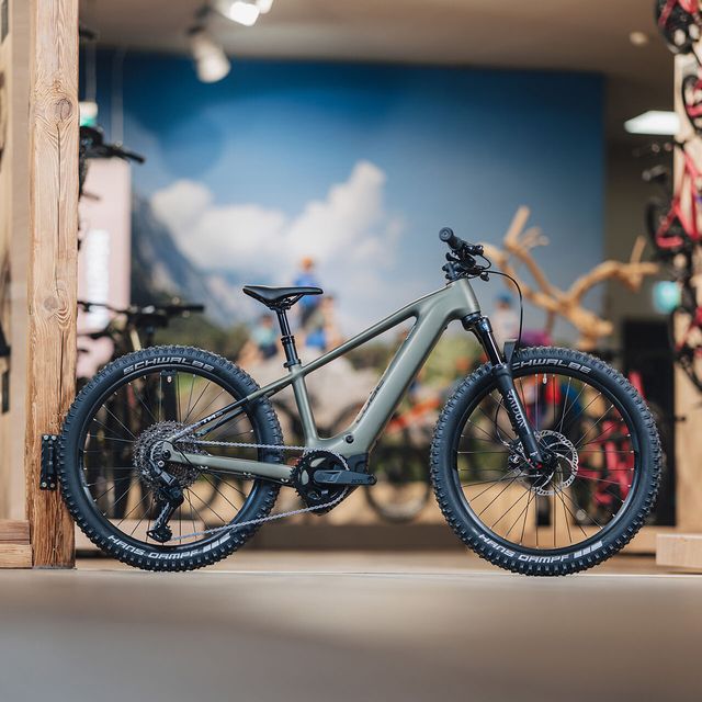 CUBE Acid 240 Hybrid Rookie SLX 400X nuorten sähköpyörä